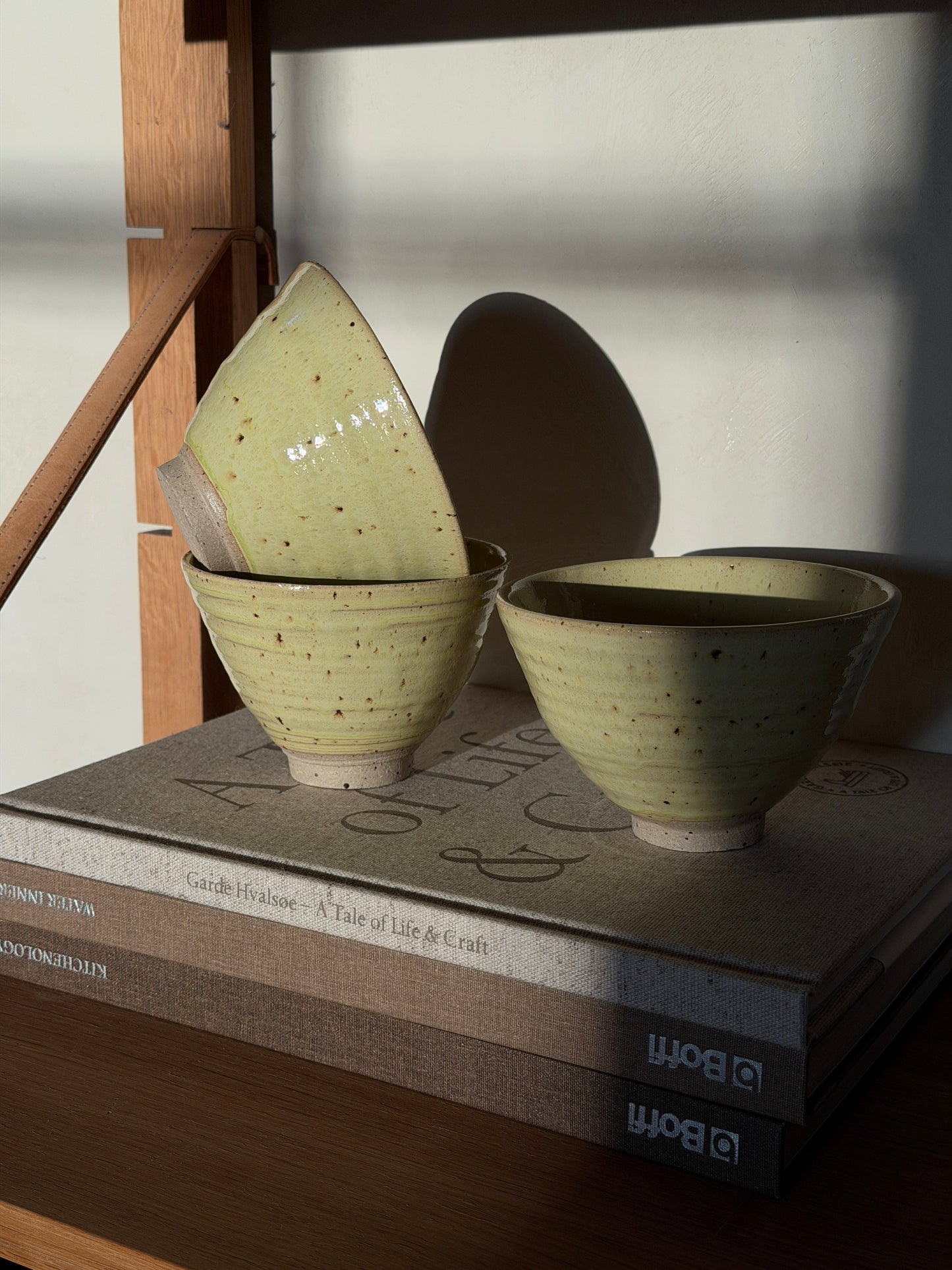 Gul/grøn kop på fod