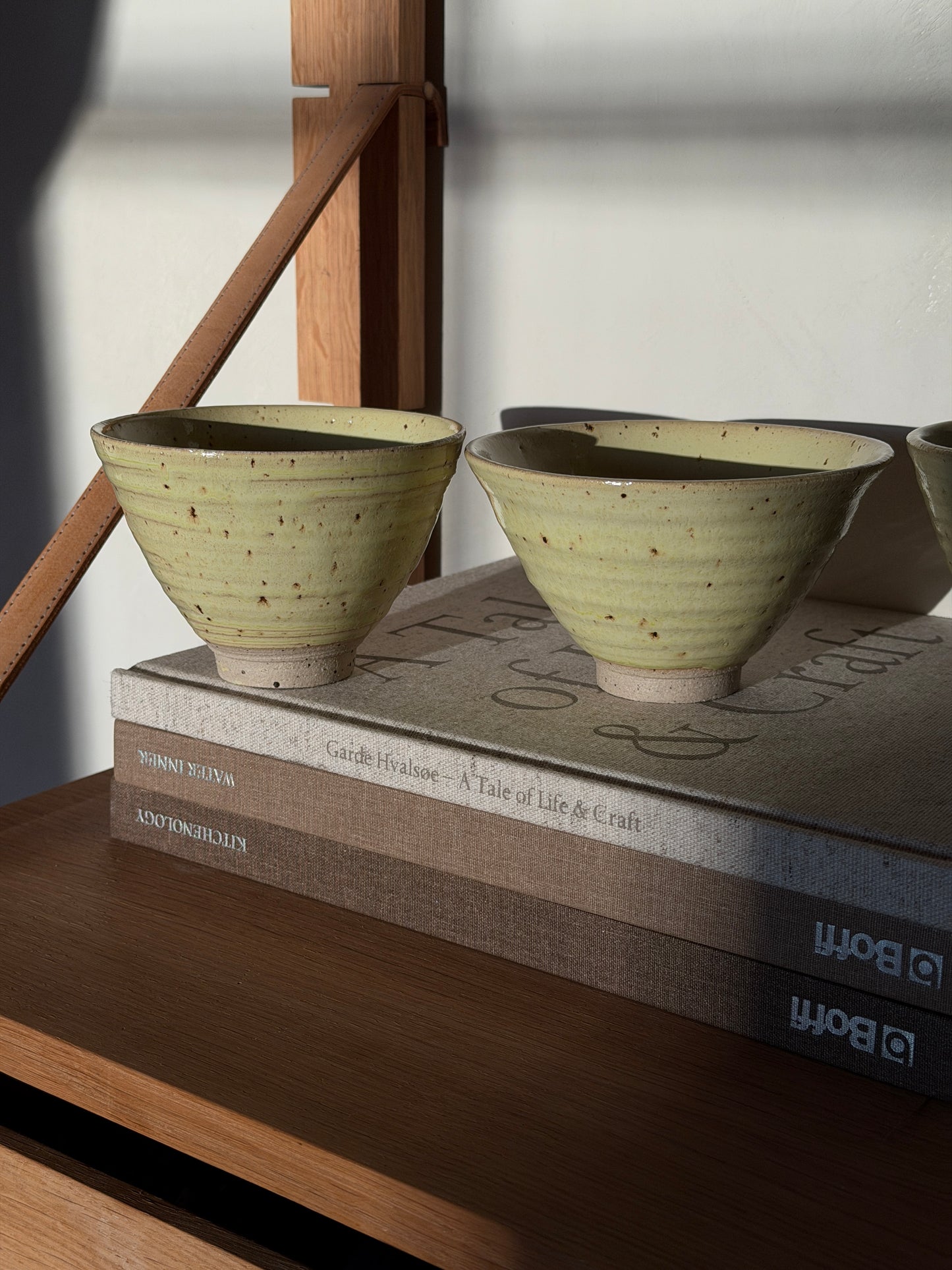 Gul/grøn kop på fod